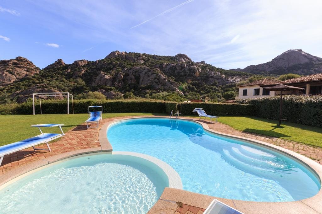Villa Iris With Pool Baja Sardinia Exterior photo